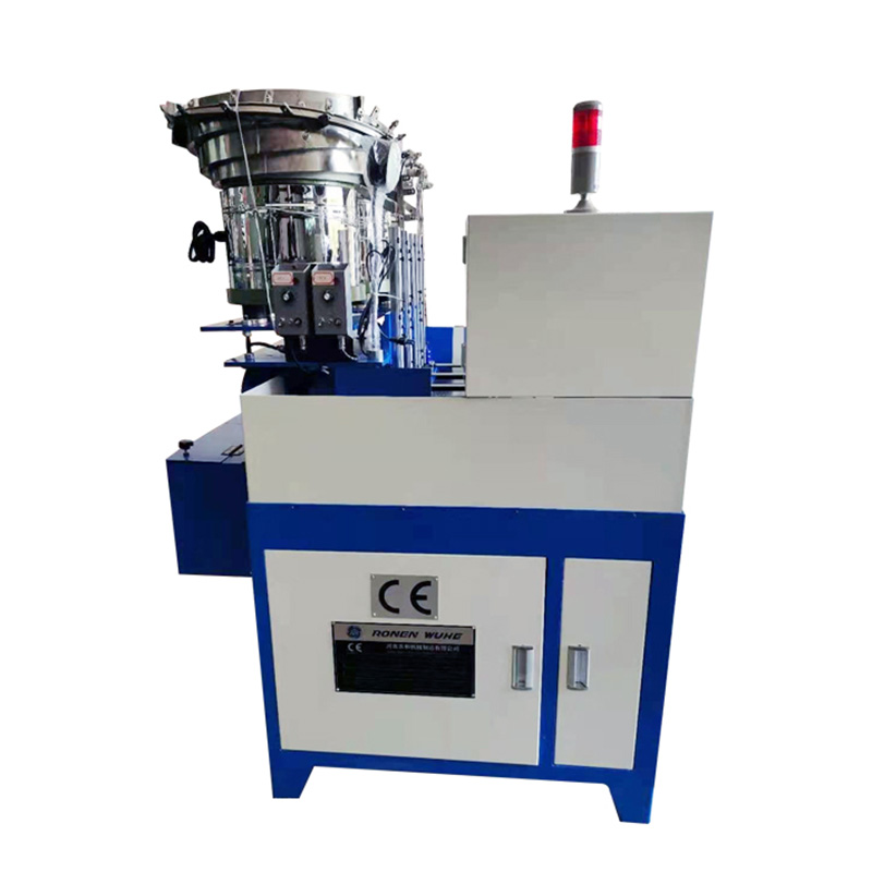 Машина для нарізання гайки з чотирма шпинделями